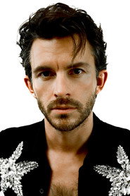 Actor Jonathan Bailey din filmul Vrăjitoarele (2024)