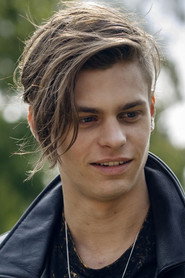 Actor Albert Rudbeck Lindhardt din filmul Drumul spre casă (2024)