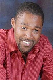 Actor Fumani Shilubana din filmul Don't Let's Go to the Dogs Tonight (2025)