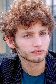 Actor Théo Cholbi din filmul Pasaje (2023)