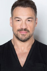 Actor Aleks Paunovic din filmul Preluarea ostilă (2025)