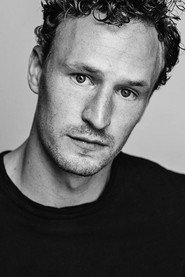 Actor Jack Greenlees din serialul C.B. Strike: Inimă neagră ca noaptea (2017)