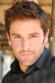 Actor Jay Hindle din filmul Versiunea perfectă a iubirii (2023)