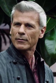 Actor Rob Stewart din filmul SMS înainte de Crăciun (2023)