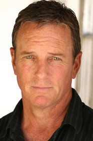 Actor Linden Ashby din serialul Un vârcolac adolescent (2011)