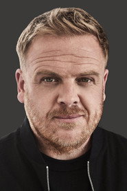 Actor Owain Arthur din serialul Stăpânul Inelelor: Inelele Puterii (2022)