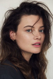 Actor Matilda Price din filmul June and John (2025)