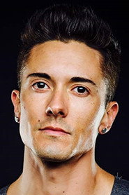 Actor Derek Jameson din filmul Rebeli de sânge albastru: O poveste de dragoste improbabilă (2025)