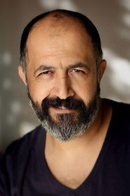 Actor Mehmet Özgür din serialul A opta familie (2025)