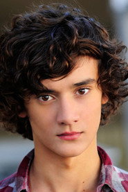 Actor Masam Holden din filmul Aici si acum (2013)
