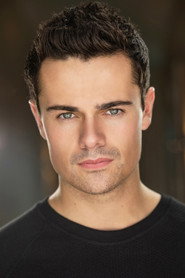 Actor Jamie Roy din serialul Străina: Sânge din sângele meu (2025)