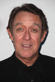 Actor Larry Pine din filmul Sunt încă aici (2020)