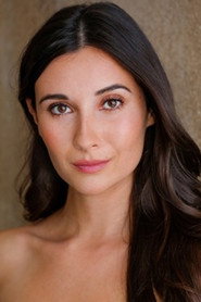 Actor Lilah Richcreek Estrada din serialul Un om în interior (2024)