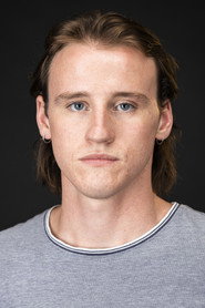 Actor Conor Merrigan-Turner din serialul Merele nu cad niciodată (2024)