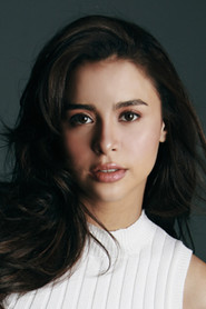 Actor Yassi Pressman din filmul Isolated (2025)