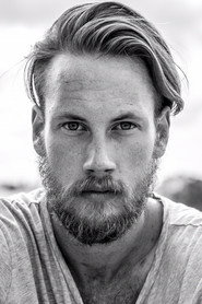 Actor John Robinson din filmul Niki (2024)