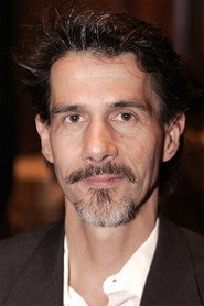 Actor Lothaire Bluteau din filmul Canadian, Sniper (2023)