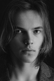 Actor Stanley Simons din filmul Gheara de fier (2023)