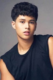 Actor Kyle Echarri din filmul 18 Trandafiri (2026)