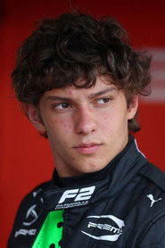 Actor Andrea Kimi Antonelli din filmul The Seat (2025)