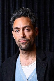 Actor Alex Hassell din filmul Paralizie (2023)