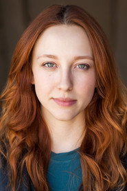 Actor Abbey May din filmul The Engagement Dress (2023)