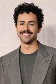 Actor Ramy Youssef din filmul Mountainhead (2025)