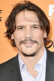 Actor Sergio Peris-Mencheta din serialul Prafuri (2017)