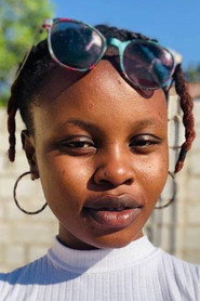 Actor Esther Singini din filmul On Becoming a Guinea Fowl (2024)