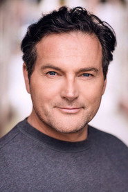 Actor Peter O'Meara din serialul Wyatt Earp și războiul dintre cowboy (2024)