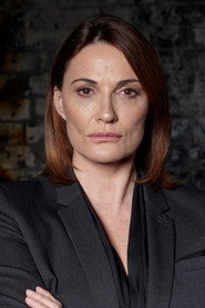 Actor Sarah Parish din serialul Tocilara (2024)