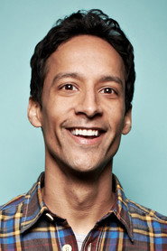Actor Danny Pudi din filmul Visătorul american (2022)