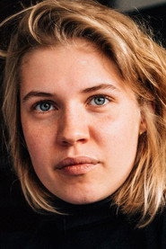 Actor Tessa Hoder din filmul Pigen med nålen (2024)