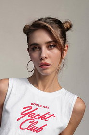 Actor Angela Nikolau din filmul Skywalkers: O poveste de dragoste (2024)