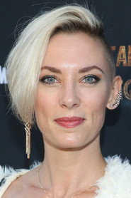 Actor Aimee Stolte din filmul Preluarea ostilă (2025)