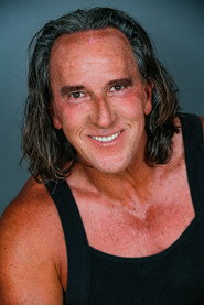 Actor Cody Cowell din filmul Run Baby Run (2024)