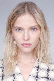 Actor Sasha Luss din filmul Apucături periculoase (2024)