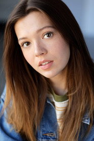 Actor Emma Duchesneau din filmul Princess Halle and the Jester (2024)