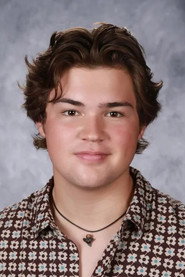 Actor Maxwell Acee Donovan din serialul Sora mai bună (2025)