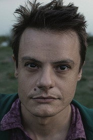 Actor Lino Musella din filmul Mă simt mai bine (2025)