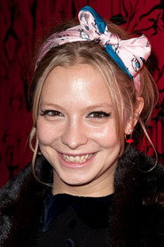 Actor Annabelle Dexter-Jones din serialul Poveşti de groază americane (2011)