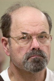 Actor Dennis Rader din filmul Tatăl meu, strangulatorul (2025)