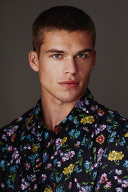 Actor Mitchell Slaggert din filmul Un Crăciun romantic (2024)