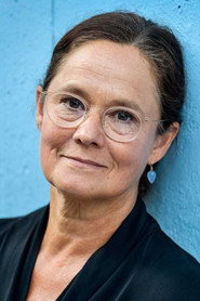 Actor Pernilla August din serialul În căutarea ursului (2025)