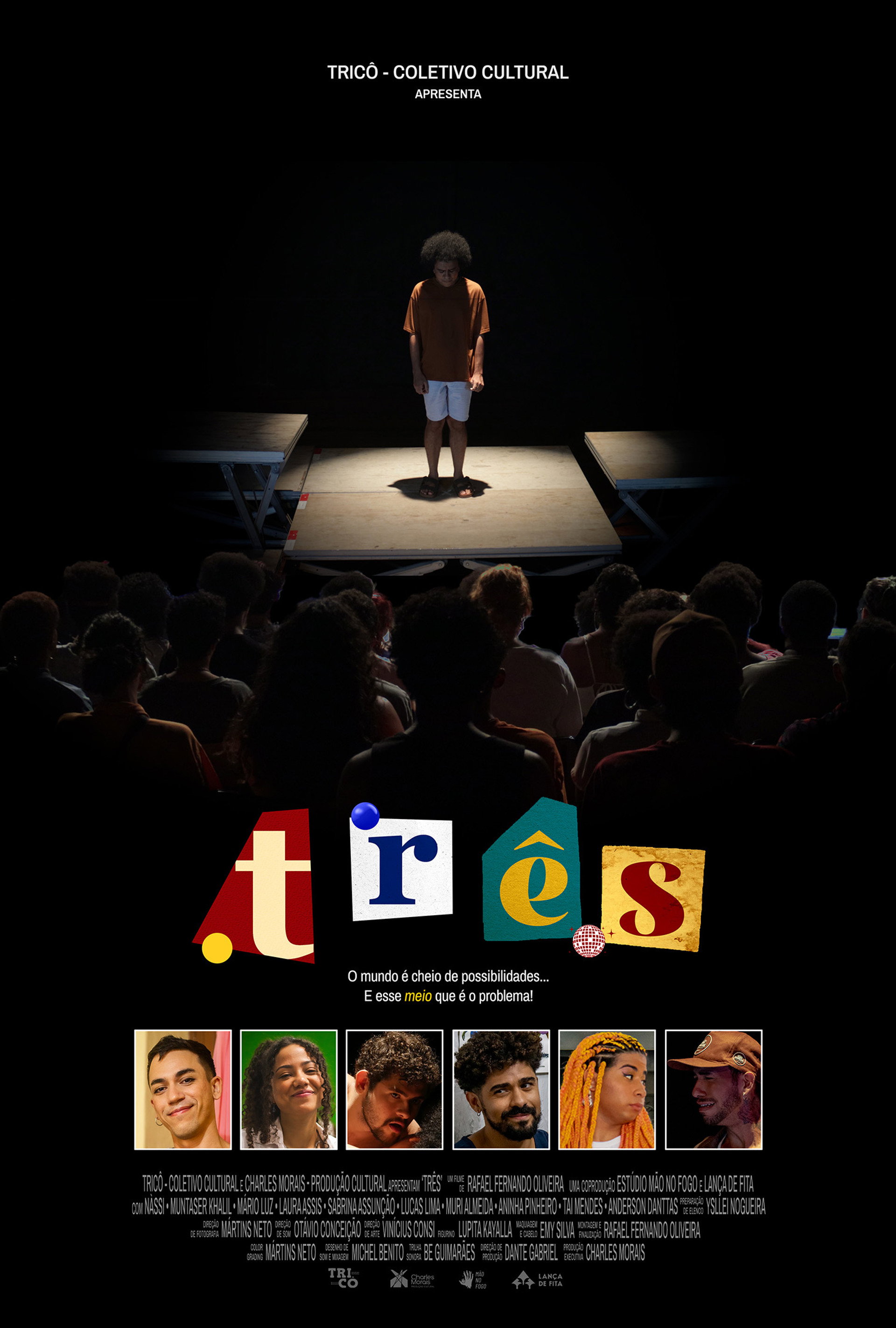 Três