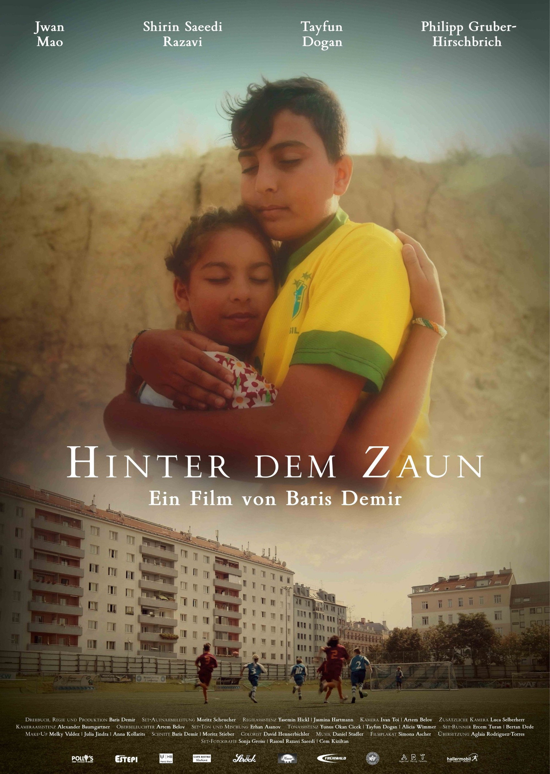 Hinter dem Zaun