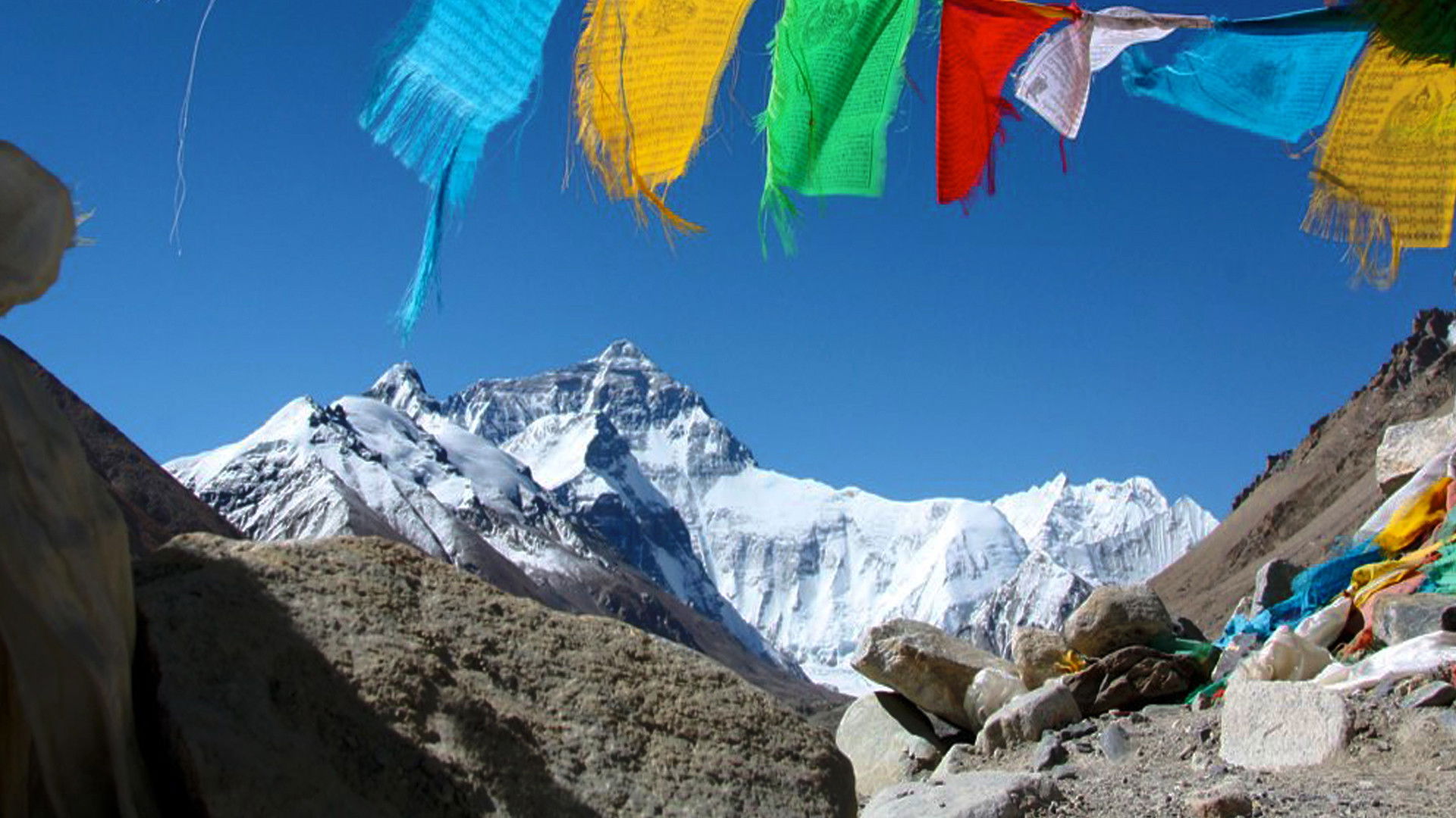 Under The Eye Of Qomolangma