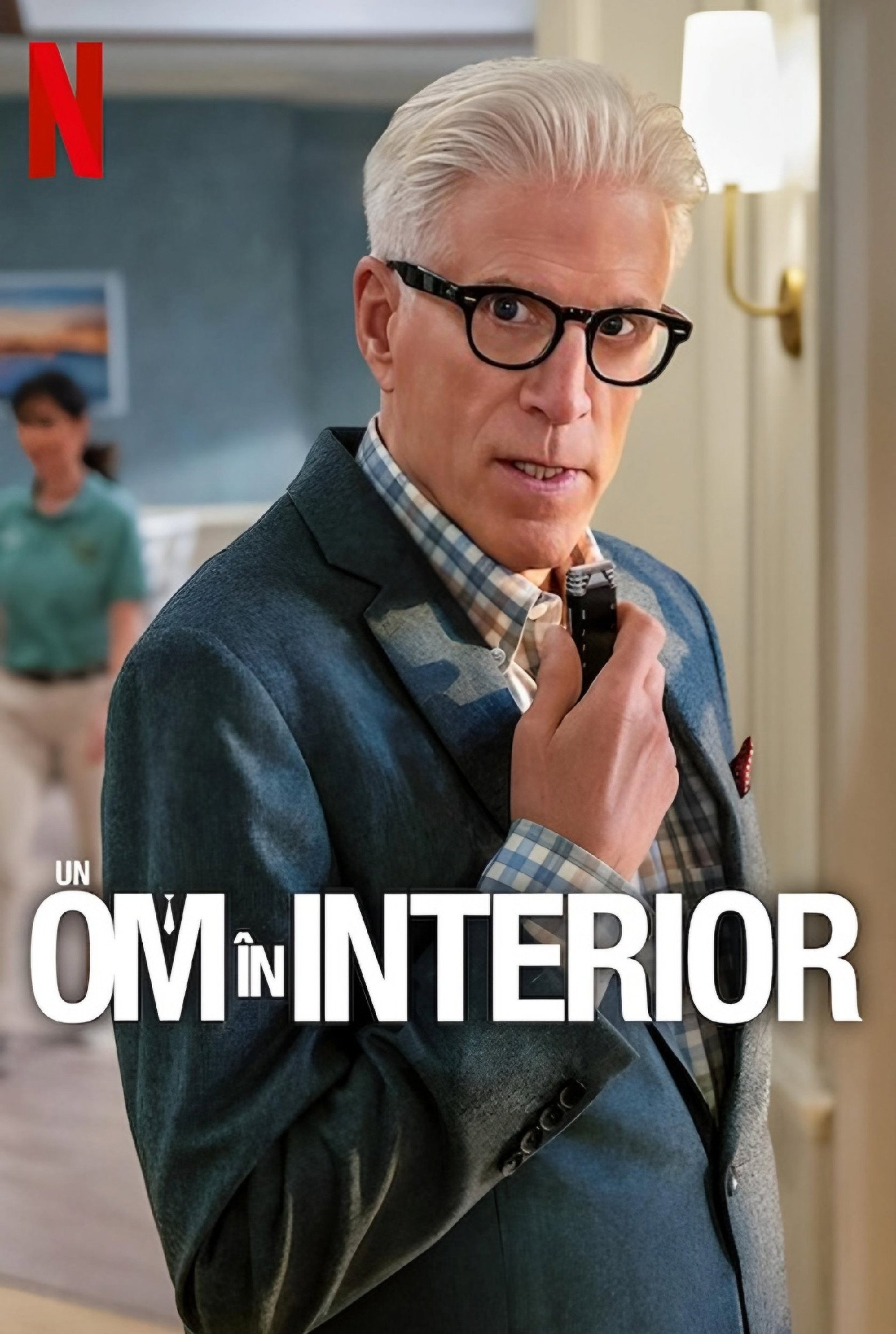Un om în interior