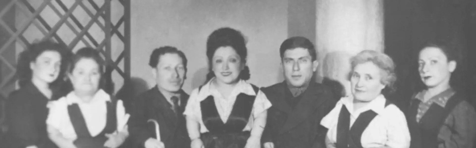 Warwick Davis and the Seven Dwarfs of Auschwitz