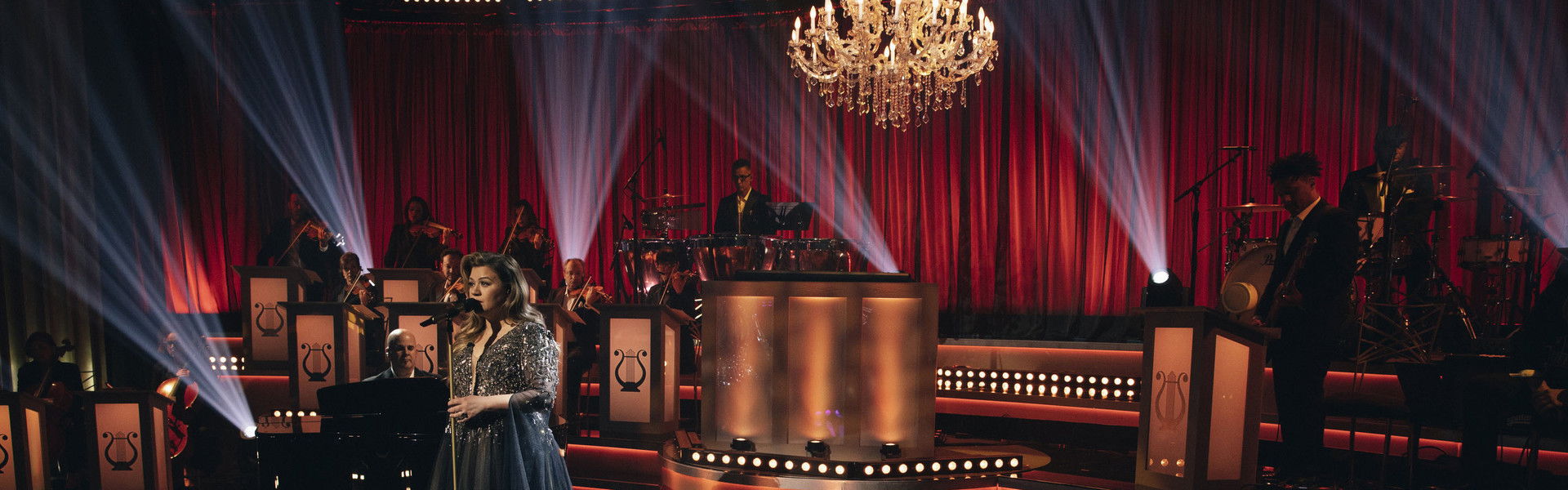 Kelly Clarkson Presents: When Christmas Comes Around